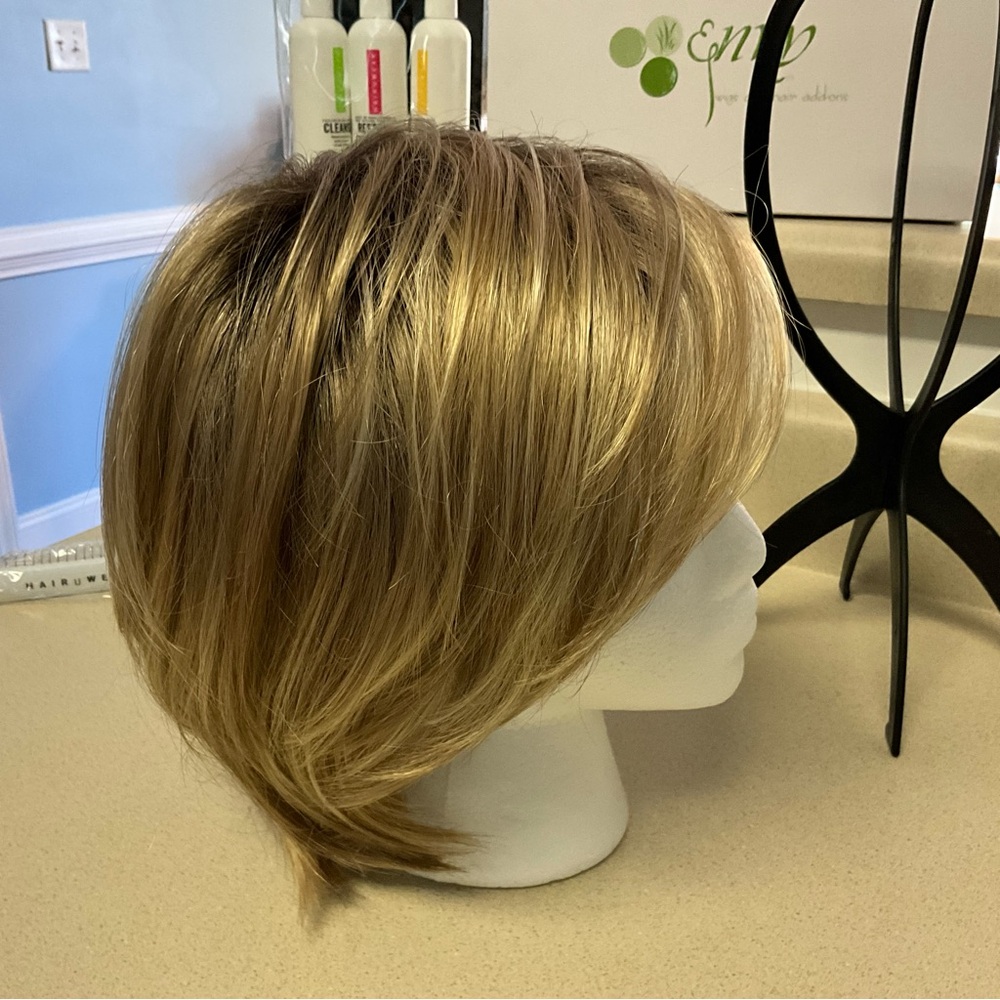 NWT Sheila Bob Professional Wig Dark Blonde Bald Alopecia